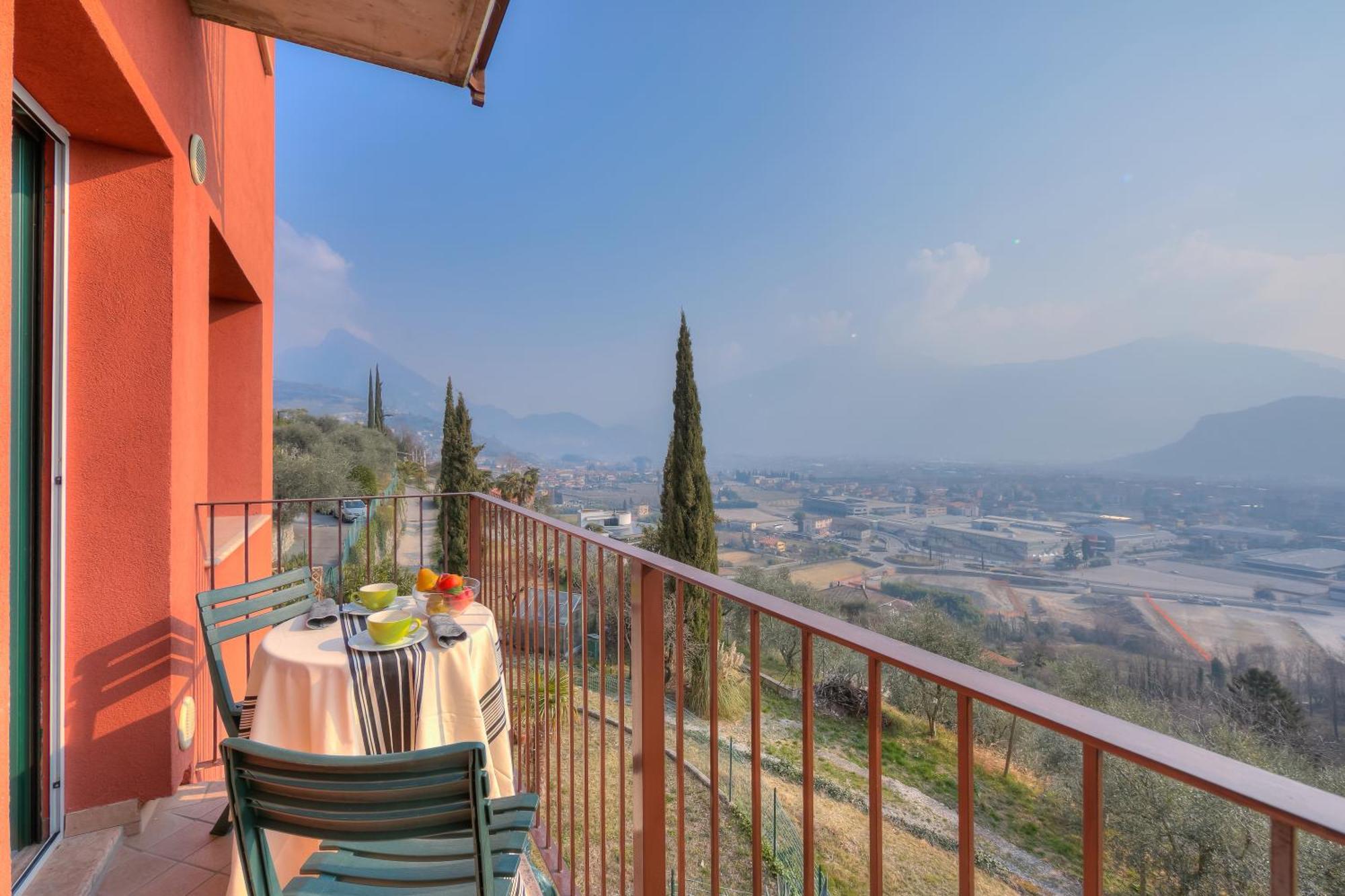 Lake View Dom-Us Apartment - Happy Rentals Riva del Garda Exteriör bild
