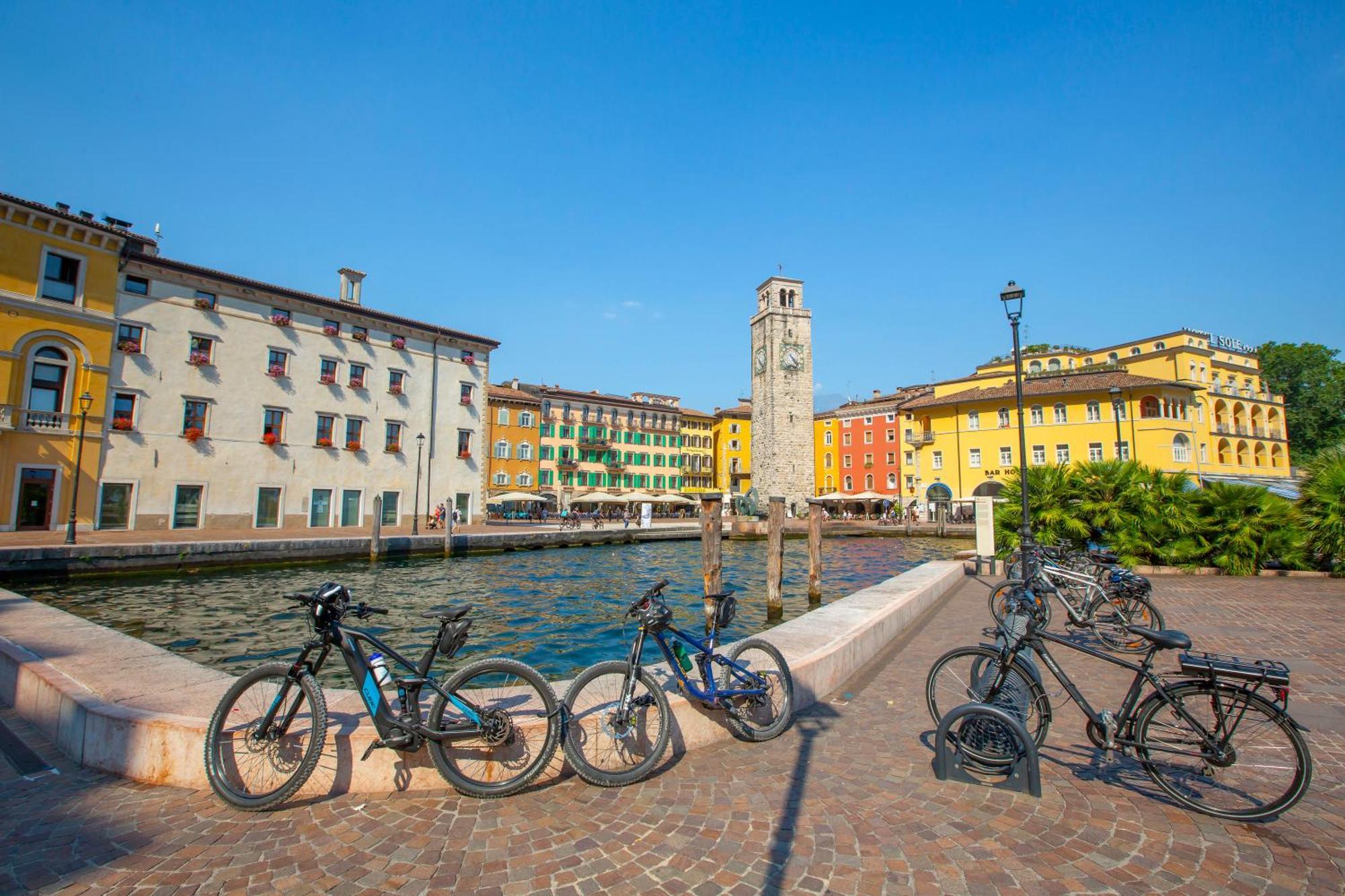 Lake View Dom-Us Apartment - Happy Rentals Riva del Garda Exteriör bild