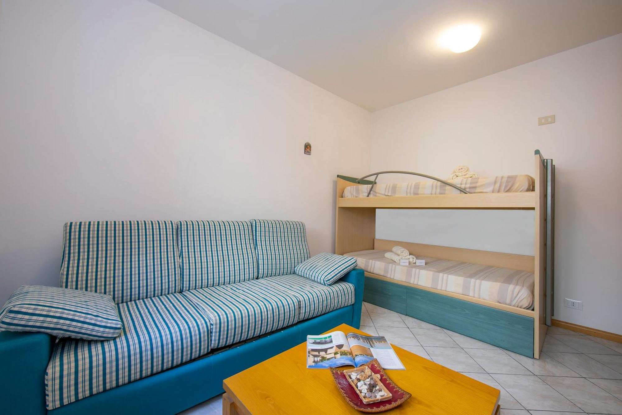 Lake View Dom-Us Apartment - Happy Rentals Riva del Garda Exteriör bild