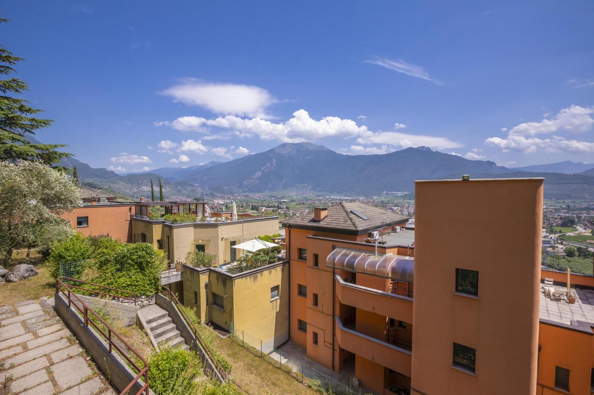 Lake View Dom-Us Apartment - Happy Rentals Riva del Garda Exteriör bild