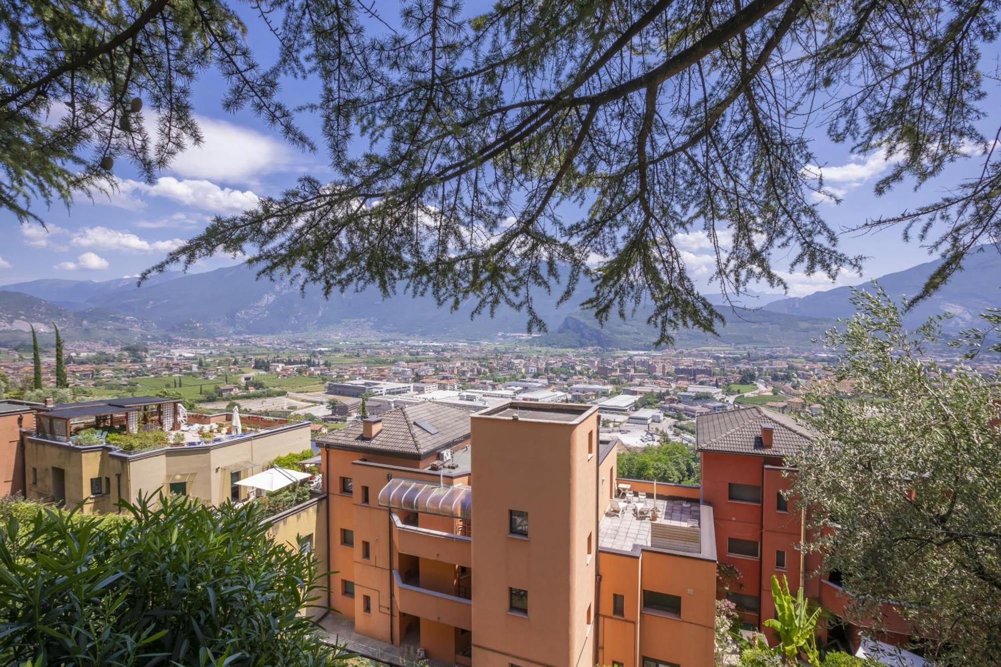 Lake View Dom-Us Apartment - Happy Rentals Riva del Garda Exteriör bild